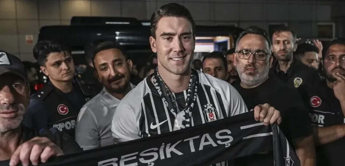 Beşiktaş’ın Vlahovic sözleşme detayları KAP’ta Dusan Vlahovic'in Beşiktaş sözleşme imza töreni temsili görseli
