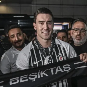 Beşiktaş’ın Vlahovic sözleşme detayları KAP’ta Dusan Vlahovic'in Beşiktaş sözleşme imza töreni temsili görseli