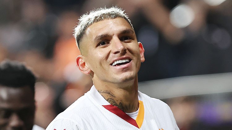 Galatasaray’da Torreira gelişmesi: Fiorentina ile prensipte anlaştı Lucas Torreira bir maçta orta saha mücadelesinde