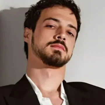 Mert Yazıcıoğlu imajını yeniledi, sakalsız hali sosyal medyada ilgi gördü Mert Yazıcıoğlu imajını yeniledi, sakalsız haliyle yeni sezona hazırlanıyor